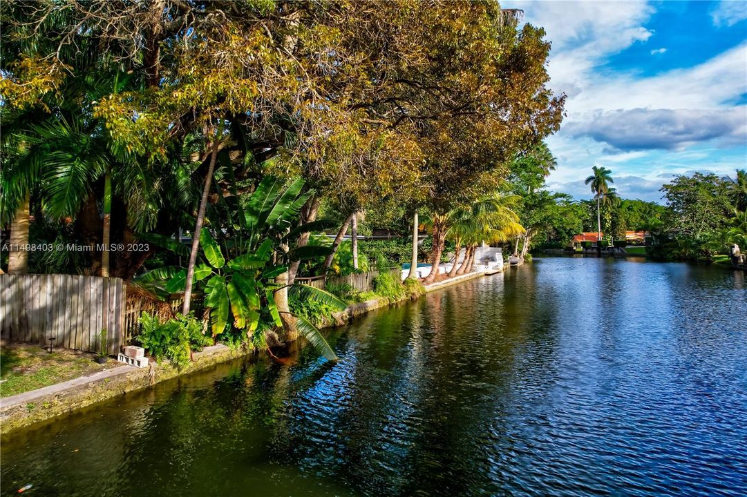 Recently Sold: $1,100,000 (3 beds, 2 baths, 1122 Square Feet)