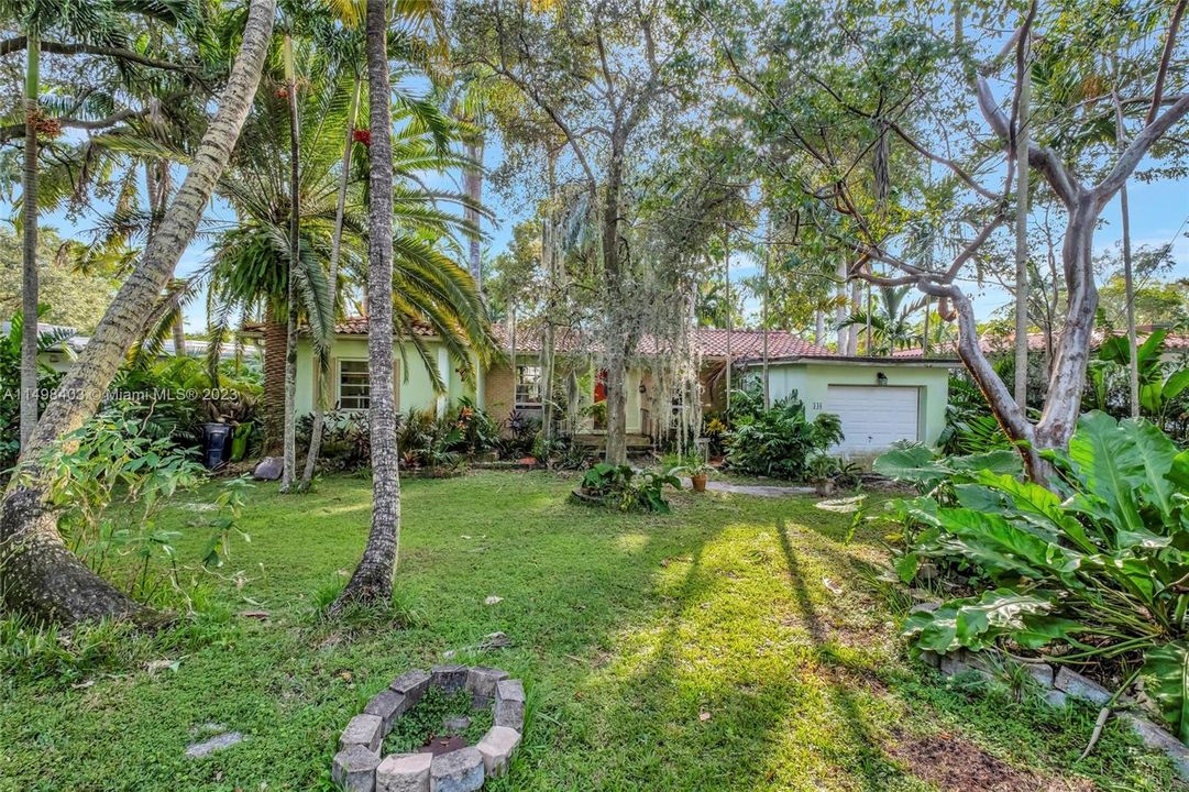 Recently Sold: $1,100,000 (3 beds, 2 baths, 1122 Square Feet)