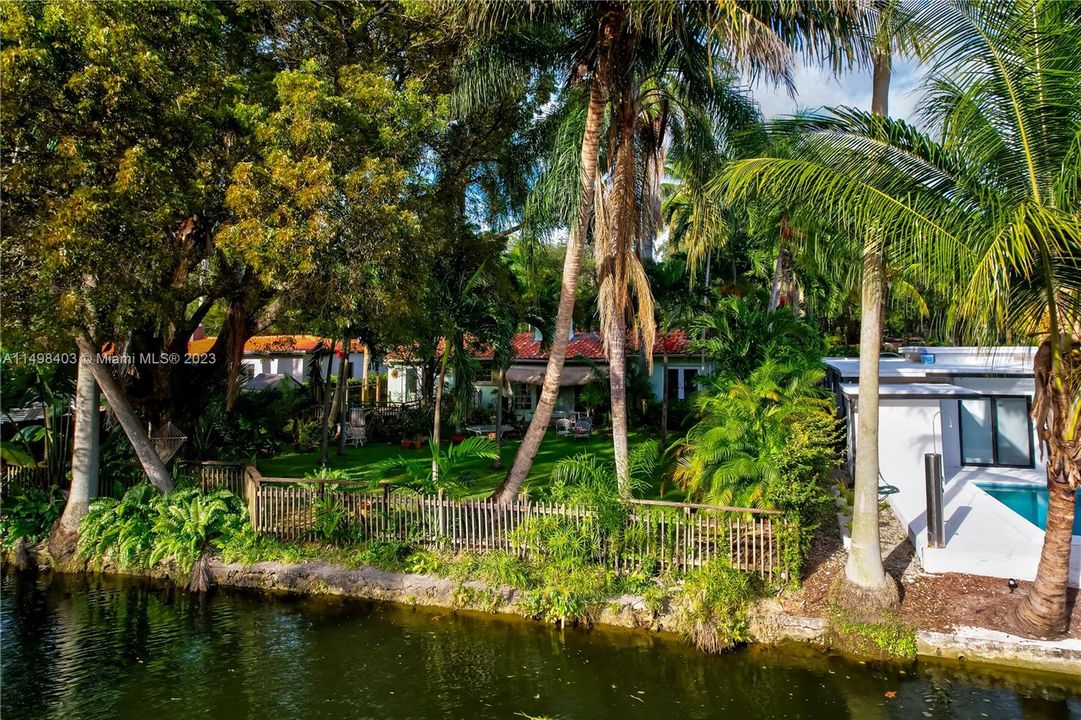 Recently Sold: $1,100,000 (3 beds, 2 baths, 1122 Square Feet)