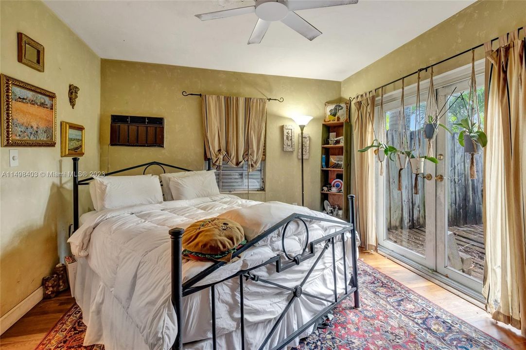 Recently Sold: $1,100,000 (3 beds, 2 baths, 1122 Square Feet)
