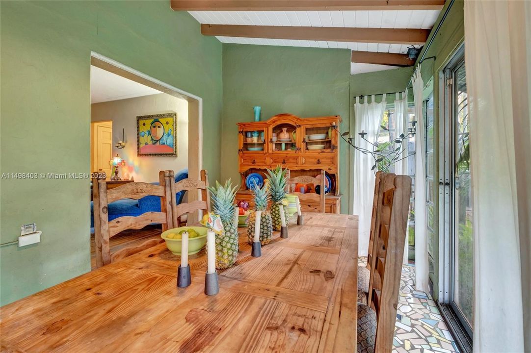 Recently Sold: $1,100,000 (3 beds, 2 baths, 1122 Square Feet)