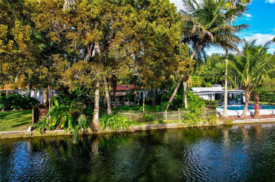 Recently Sold: $1,100,000 (3 beds, 2 baths, 1122 Square Feet)