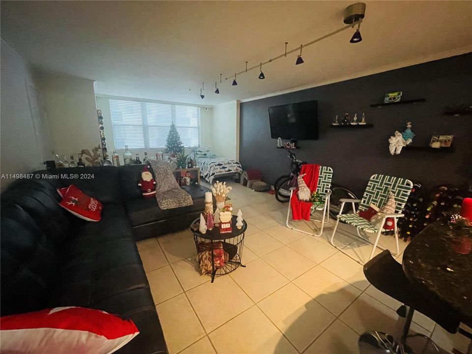 Recently Sold: $400,000 (2 beds, 2 baths, 1065 Square Feet)