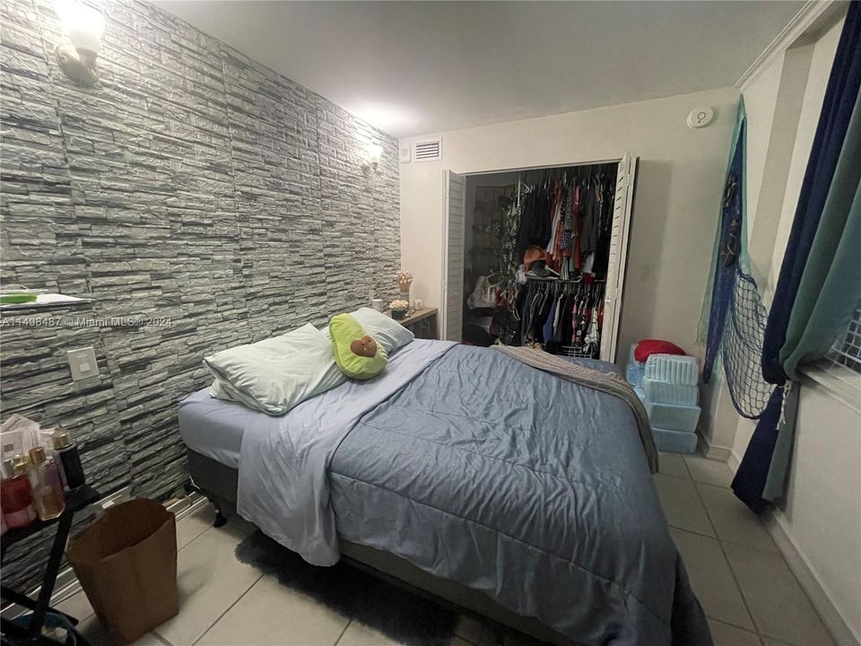 Recently Sold: $400,000 (2 beds, 2 baths, 1065 Square Feet)