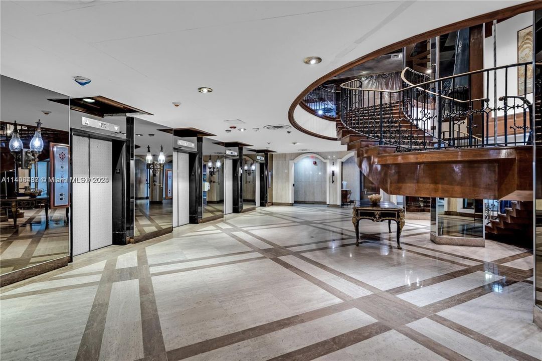 Recently Sold: $400,000 (2 beds, 2 baths, 1065 Square Feet)