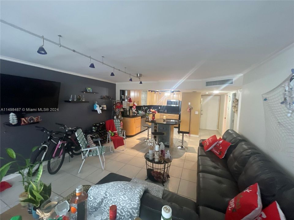 Recently Sold: $400,000 (2 beds, 2 baths, 1065 Square Feet)