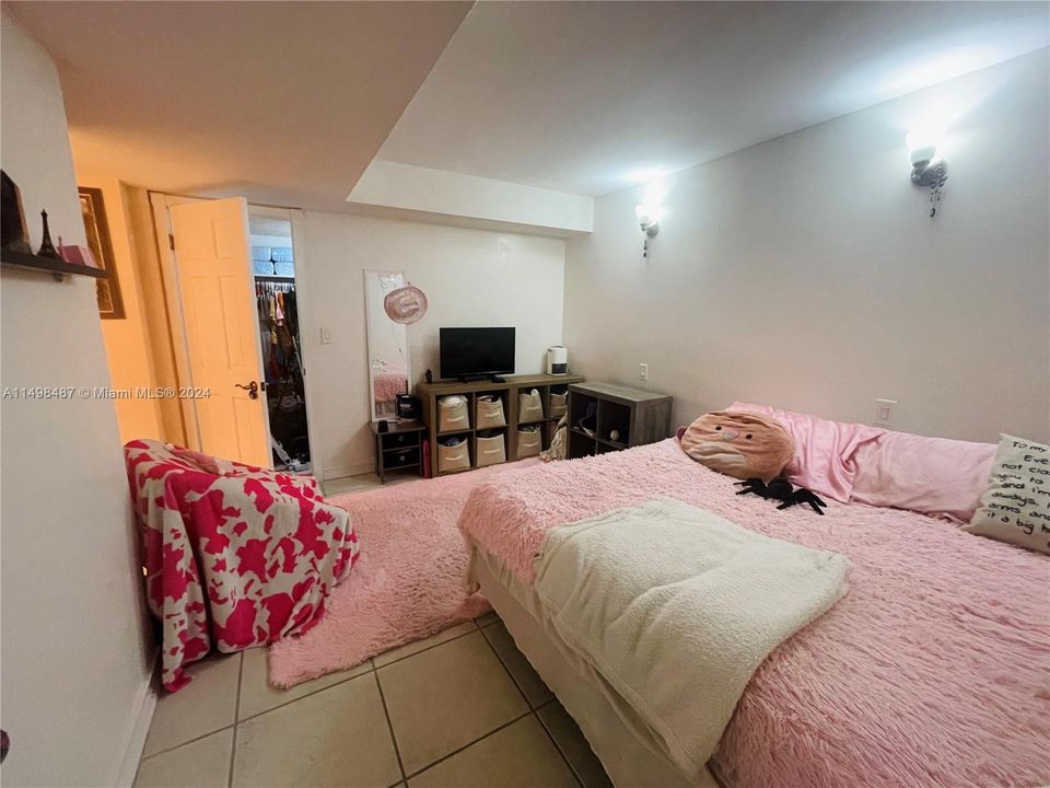 Recently Sold: $400,000 (2 beds, 2 baths, 1065 Square Feet)