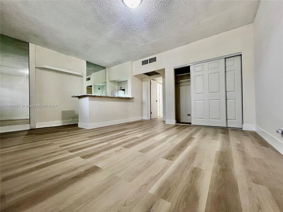 For Sale: $172,000 (1 beds, 1 baths, 464 Square Feet)