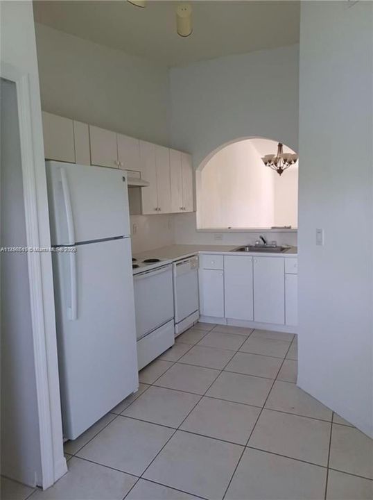 For Sale: $259,000 (2 beds, 2 baths, 815 Square Feet)