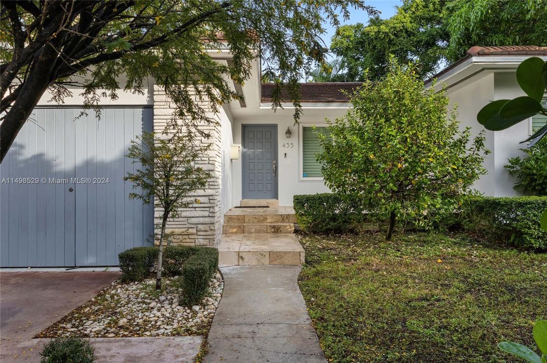 Recently Sold: $2,299,999 (3 beds, 3 baths, 2388 Square Feet)