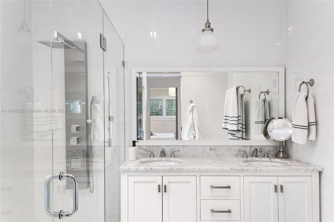 Recently Sold: $2,299,999 (3 beds, 3 baths, 2388 Square Feet)