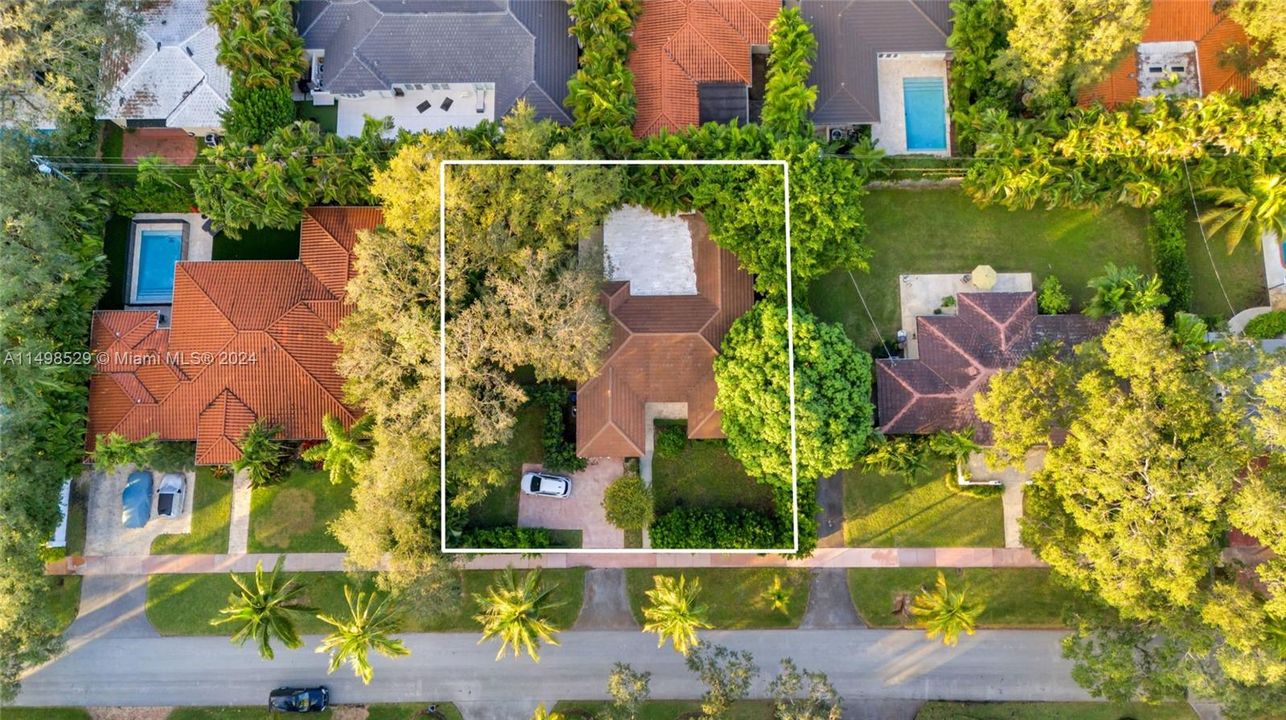 Recently Sold: $2,299,999 (3 beds, 3 baths, 2388 Square Feet)