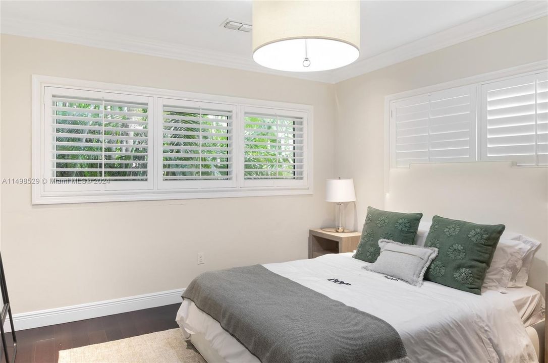 Recently Sold: $2,299,999 (3 beds, 3 baths, 2388 Square Feet)