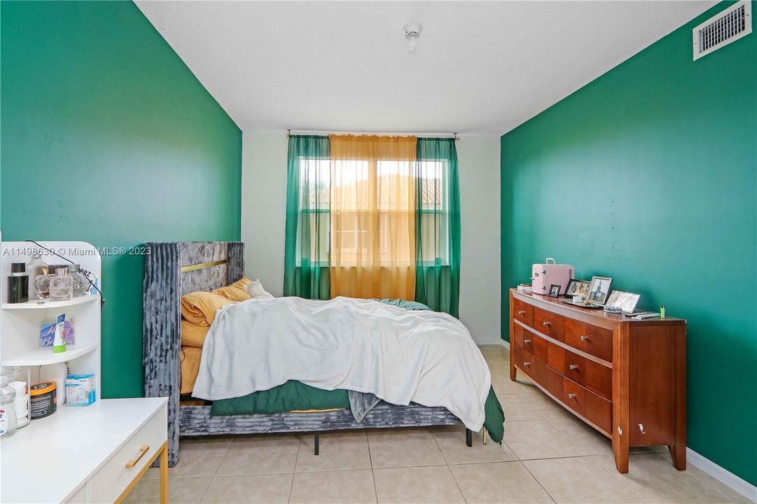 Recently Rented: $2,895 (3 beds, 3 baths, 1351 Square Feet)