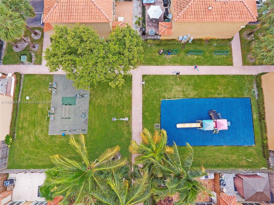 Recently Rented: $2,895 (3 beds, 3 baths, 1351 Square Feet)