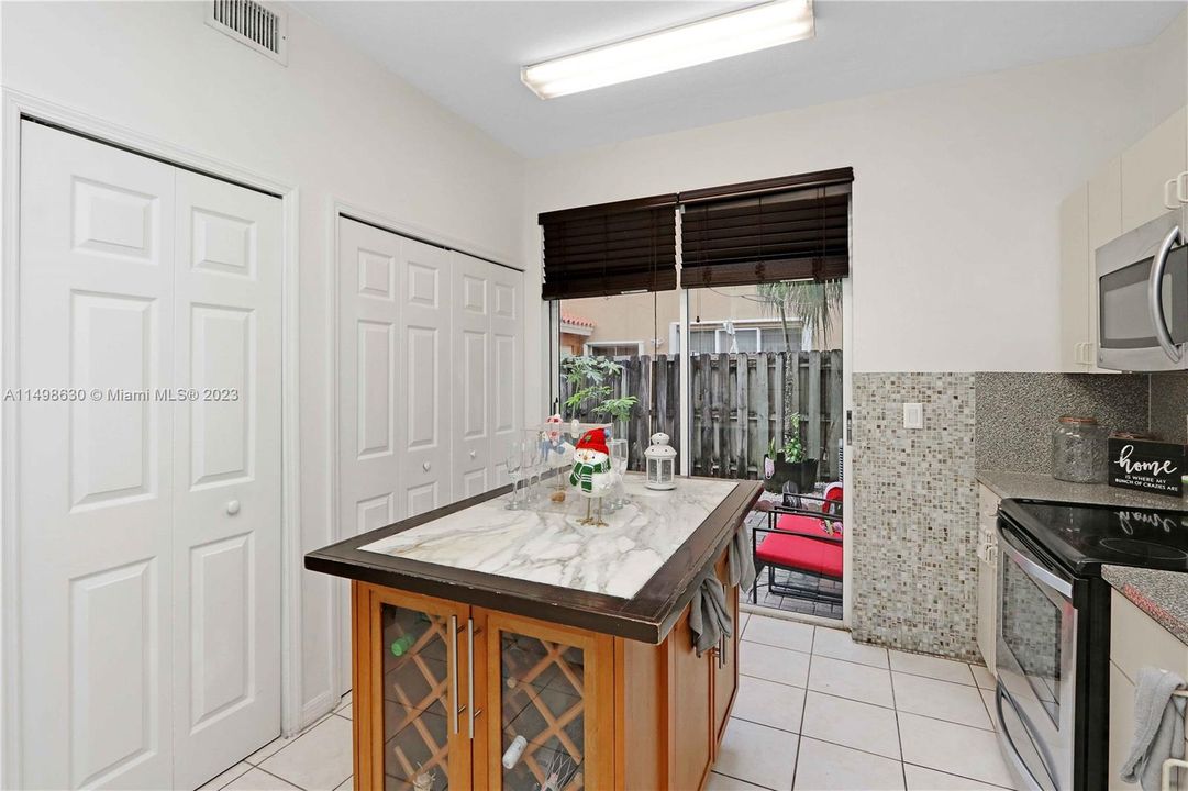 Recently Rented: $2,895 (3 beds, 3 baths, 1351 Square Feet)