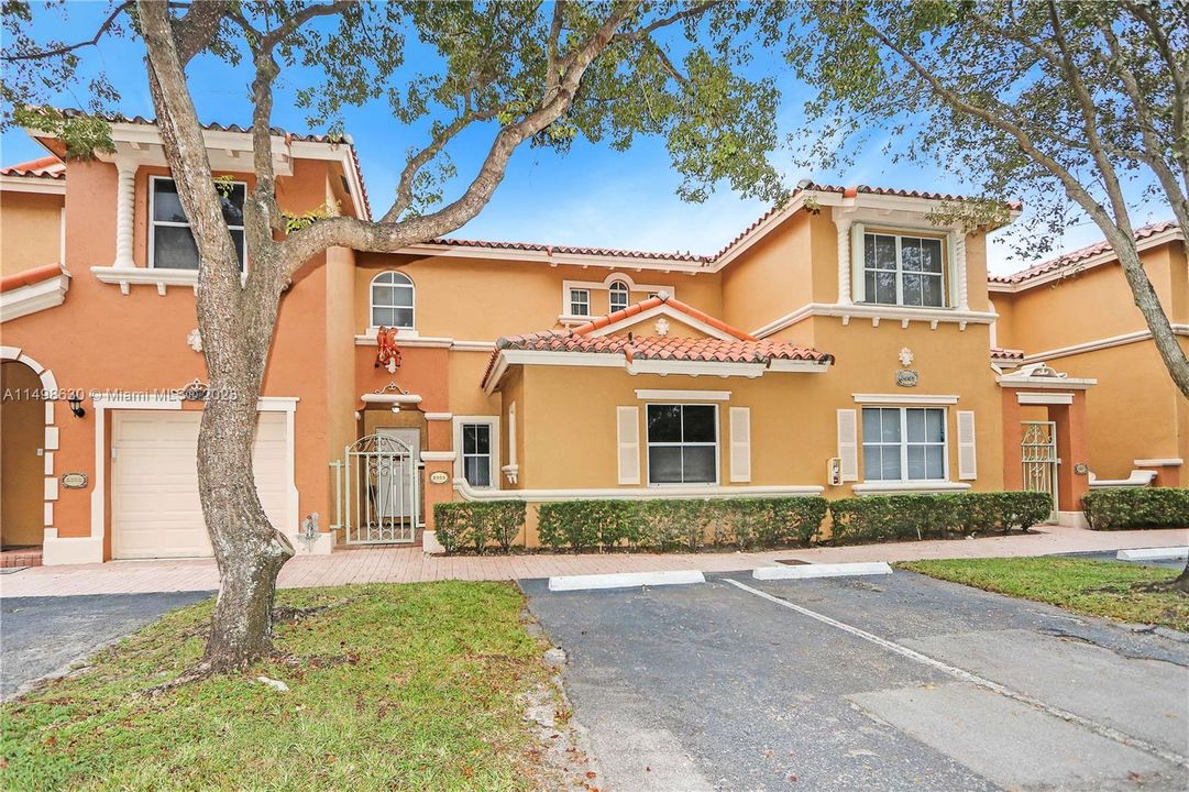 Recently Rented: $2,895 (3 beds, 3 baths, 1351 Square Feet)