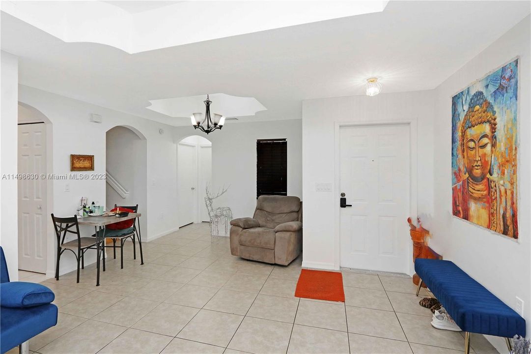 Recently Rented: $2,895 (3 beds, 3 baths, 1351 Square Feet)