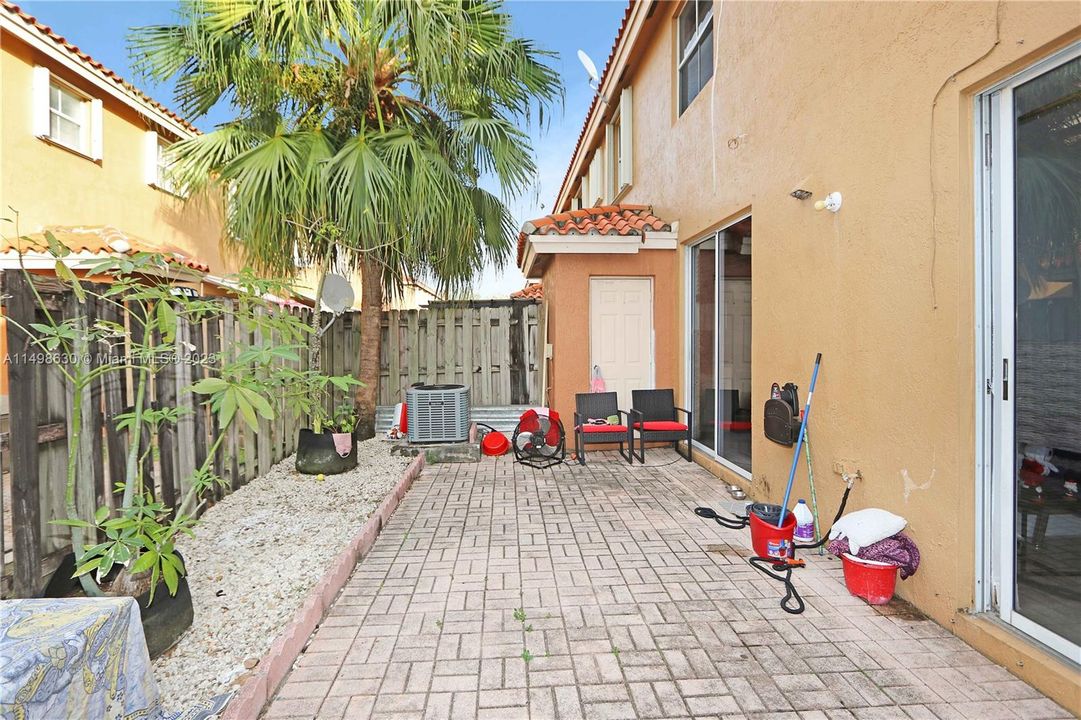 Recently Rented: $2,895 (3 beds, 3 baths, 1351 Square Feet)