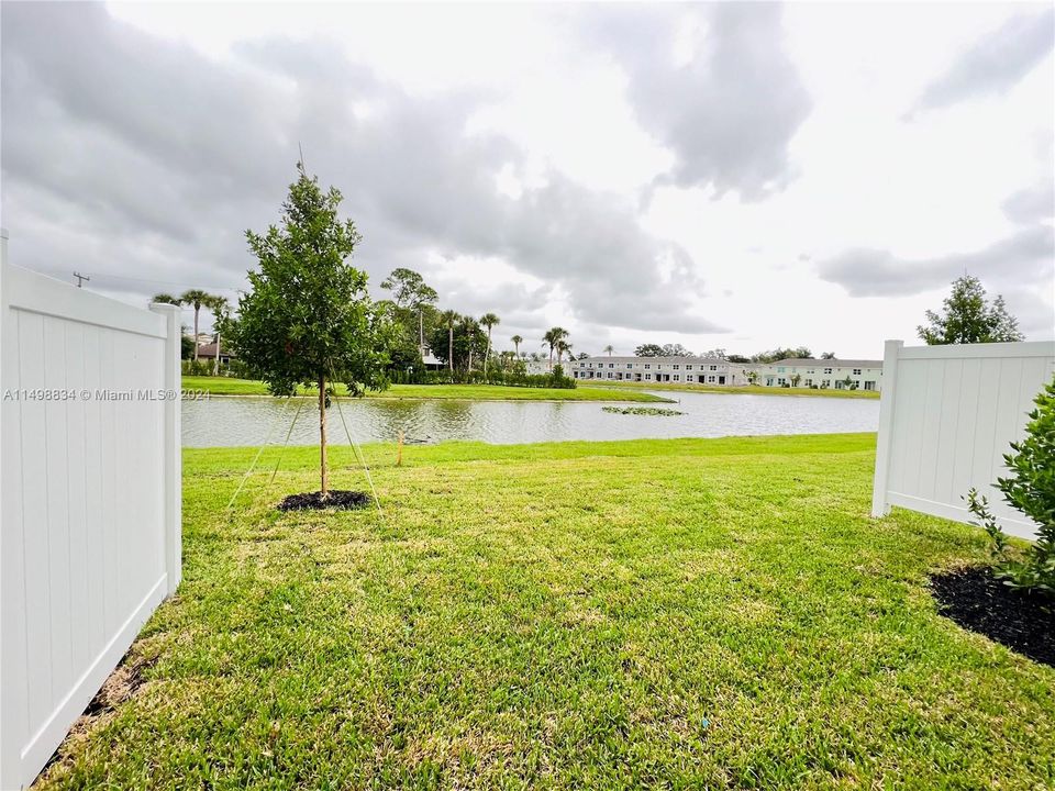 最近租的: $3,100 (3 贝兹, 2 浴室, 1690 平方英尺)