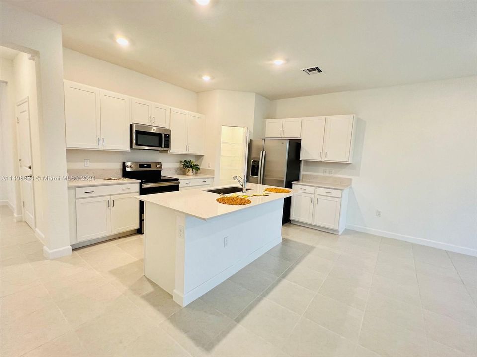 最近租的: $3,100 (3 贝兹, 2 浴室, 1690 平方英尺)