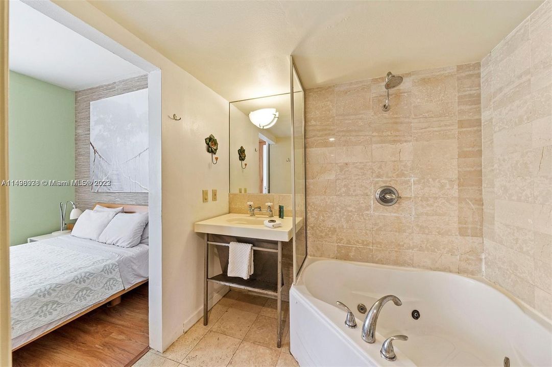 Recently Sold: $275,000 (1 beds, 1 baths, 400 Square Feet)