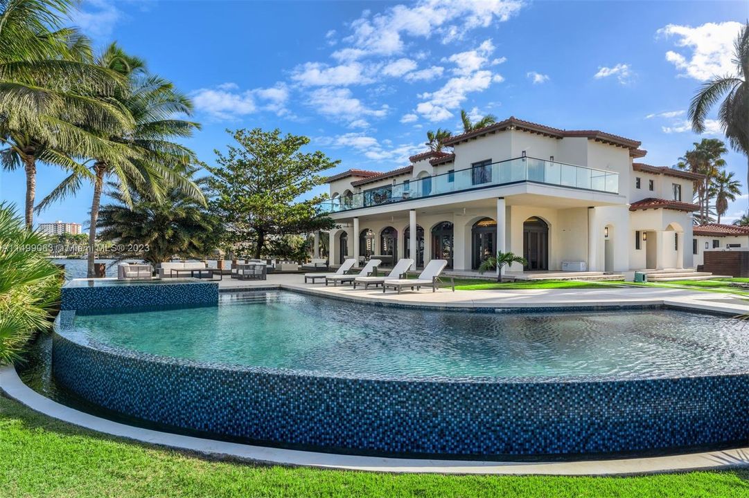 Recently Sold: $12,900,000 (6 beds, 6 baths, 7759 Square Feet)