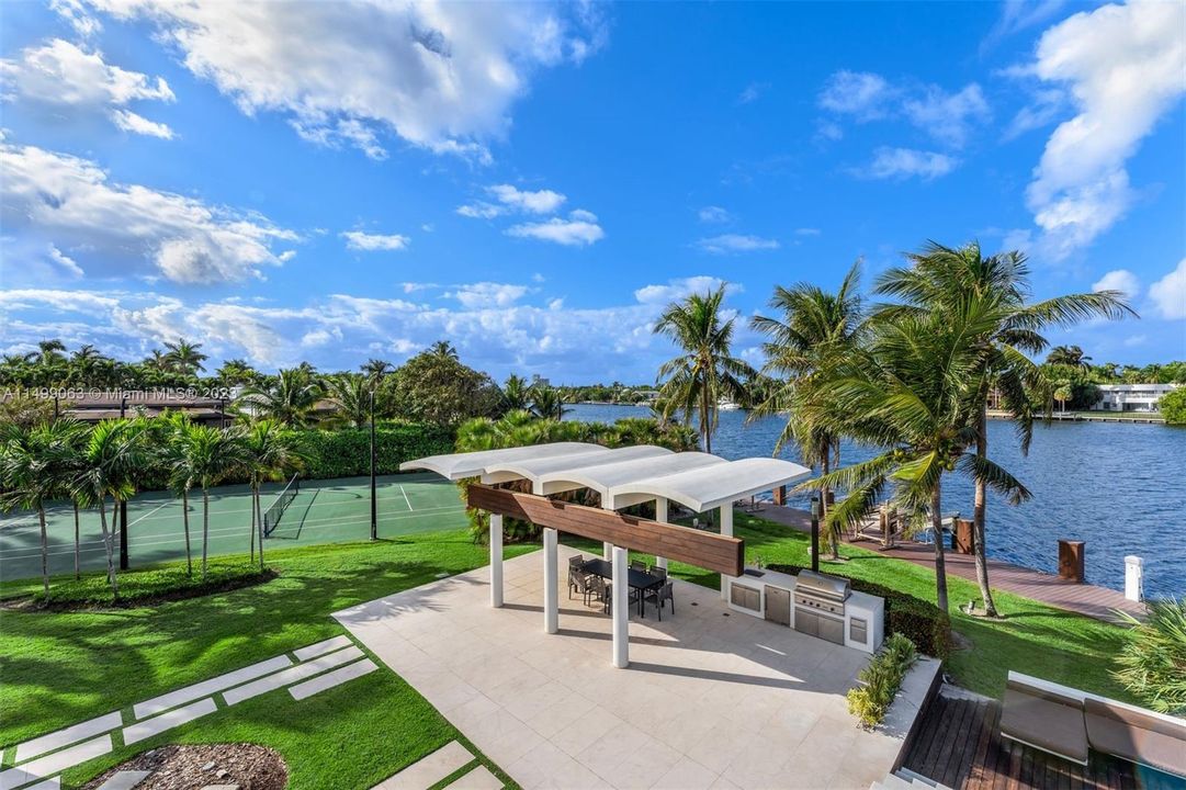 Recently Sold: $12,900,000 (6 beds, 6 baths, 7759 Square Feet)