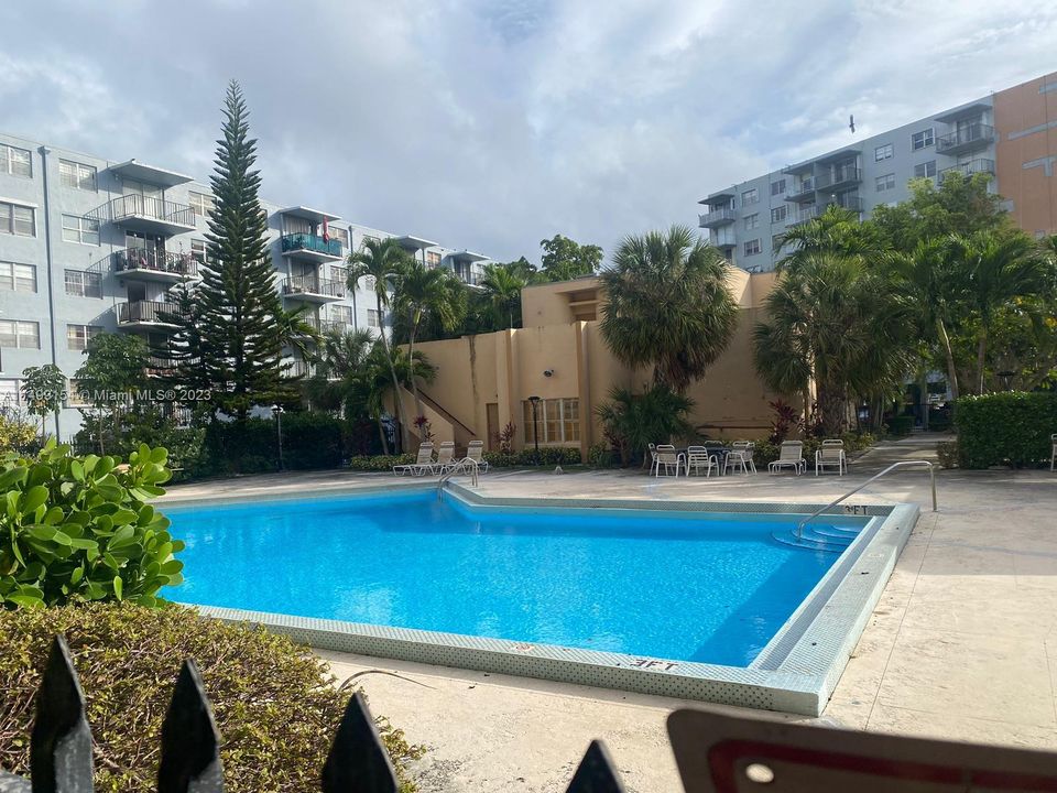 Recently Rented: $1,850 (1 beds, 1 baths, 875 Square Feet)