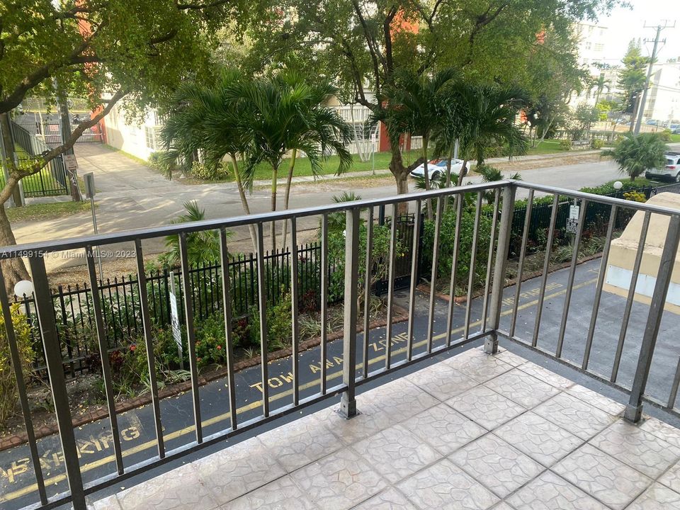 Recently Rented: $1,850 (1 beds, 1 baths, 875 Square Feet)