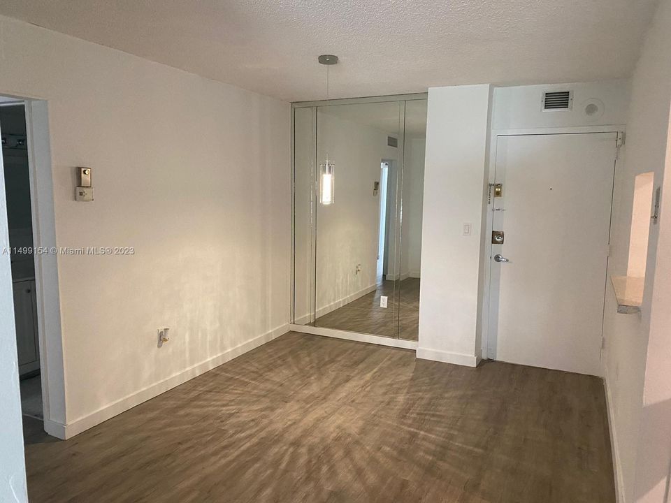 Recently Rented: $1,850 (1 beds, 1 baths, 875 Square Feet)