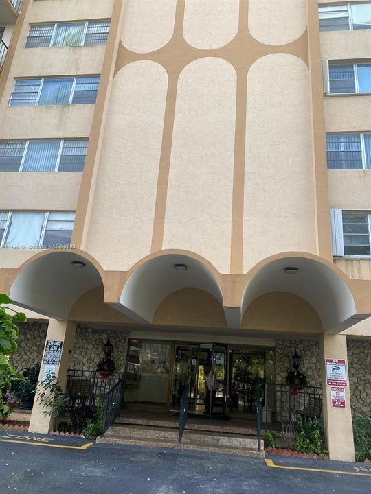 Recently Rented: $1,850 (1 beds, 1 baths, 875 Square Feet)