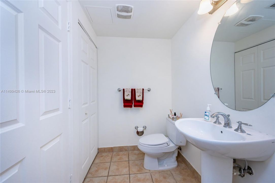 For Sale: $524,999 (1 beds, 1 baths, 1131 Square Feet)