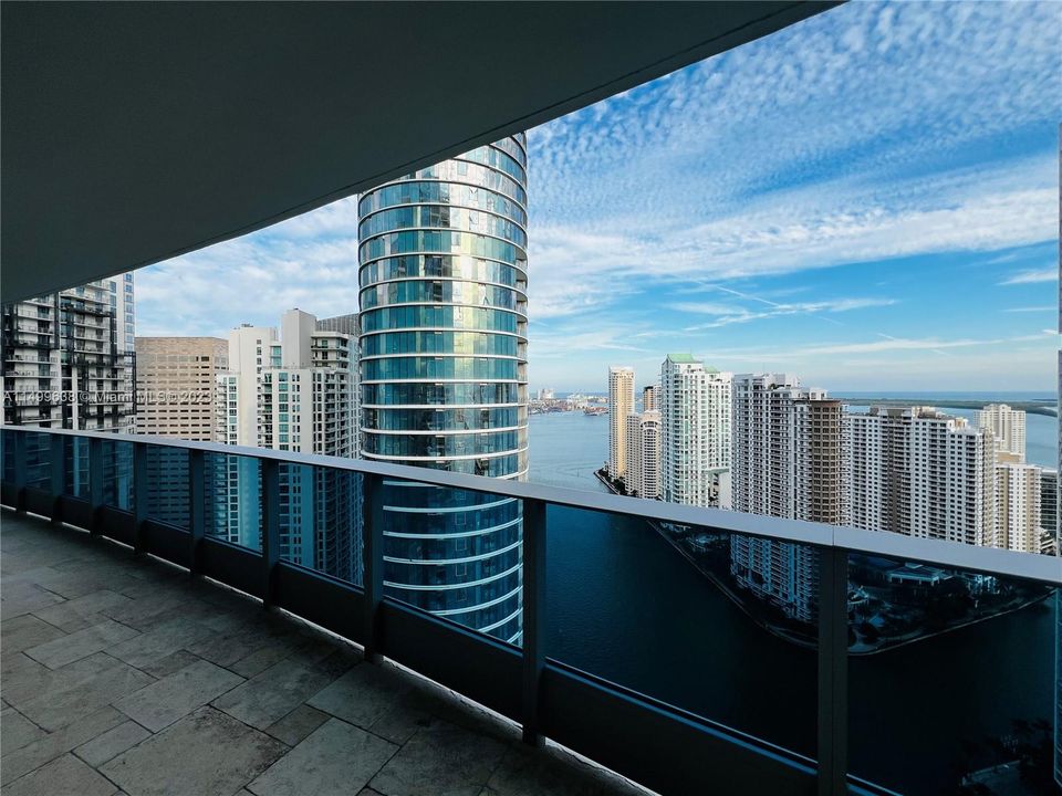 Recently Rented: $4,100 (1 beds, 1 baths, 950 Square Feet)