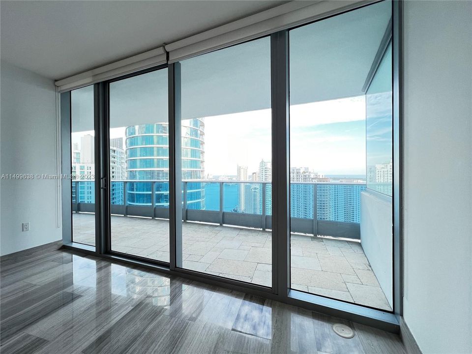 Recently Rented: $4,100 (1 beds, 1 baths, 950 Square Feet)