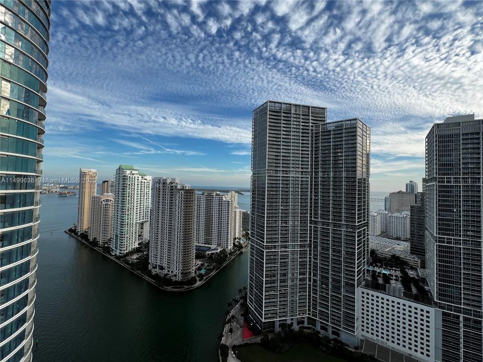 Recently Rented: $4,100 (1 beds, 1 baths, 950 Square Feet)