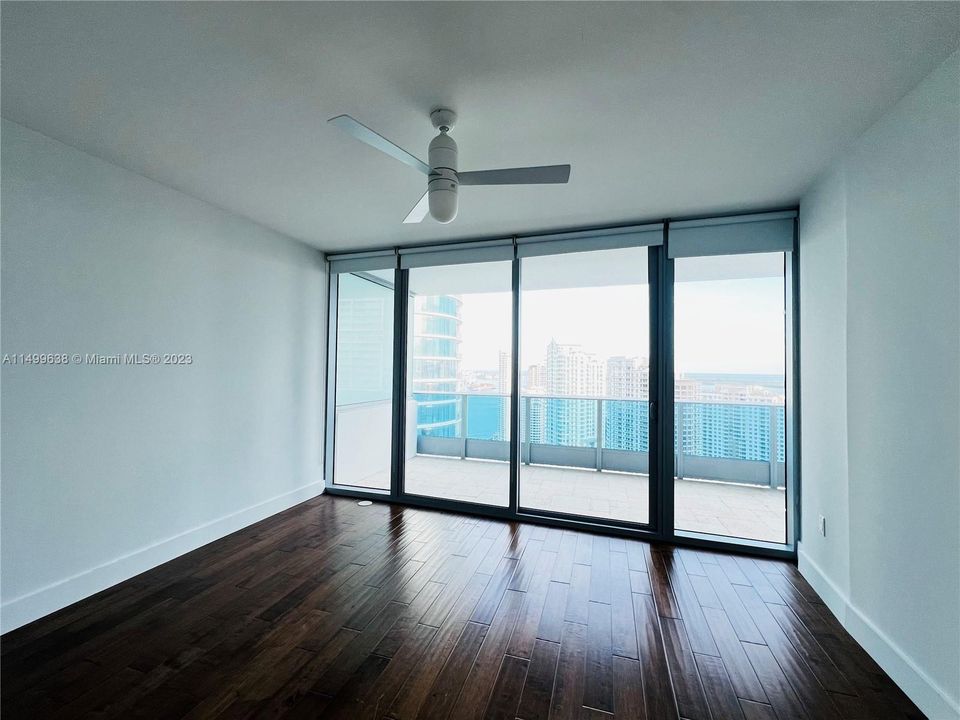 Recently Rented: $4,100 (1 beds, 1 baths, 950 Square Feet)