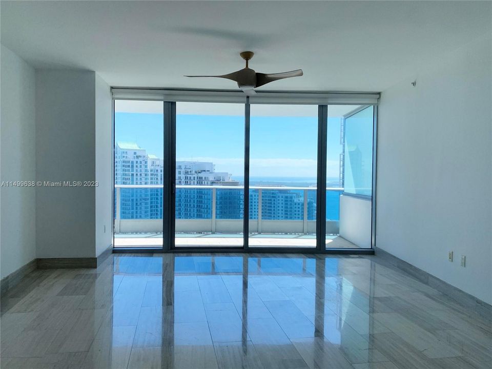 Recently Rented: $4,100 (1 beds, 1 baths, 950 Square Feet)