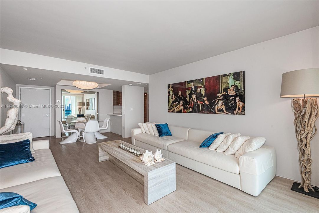 For Sale: $815,000 (1 beds, 1 baths, 746 Square Feet)