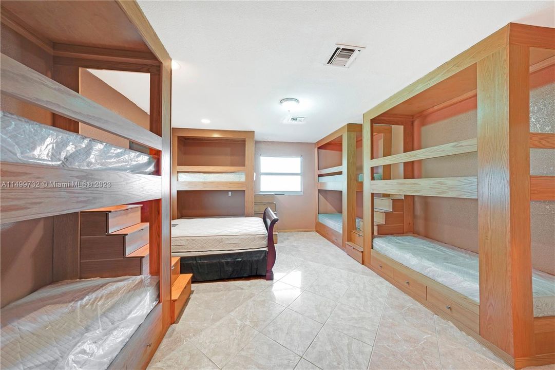En Venta: $1,850,000 (4 camas, 3 baños, 2198 Pies cuadrados)
