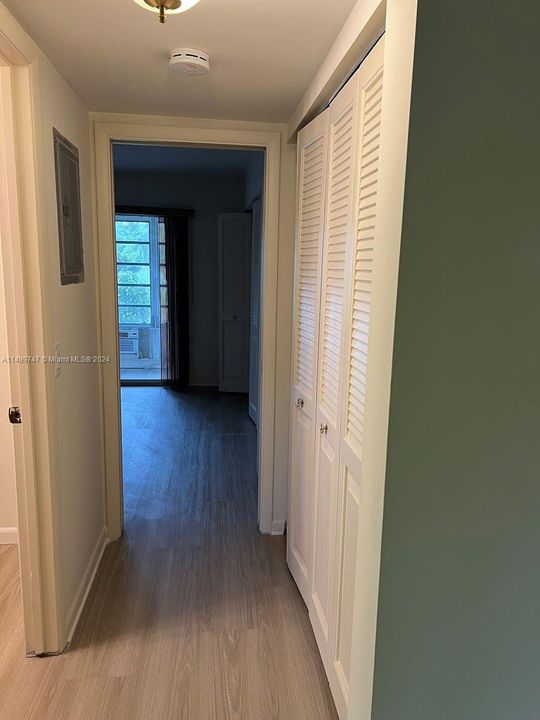 Active With Contract: $115,000 (1 beds, 1 baths, 700 Square Feet)