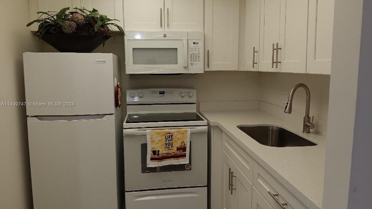 Active With Contract: $115,000 (1 beds, 1 baths, 700 Square Feet)