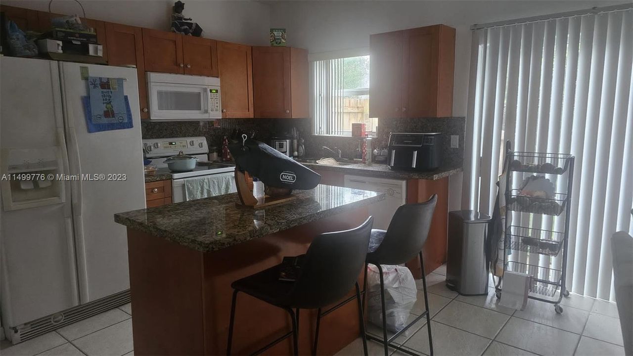 Kitchen with large island