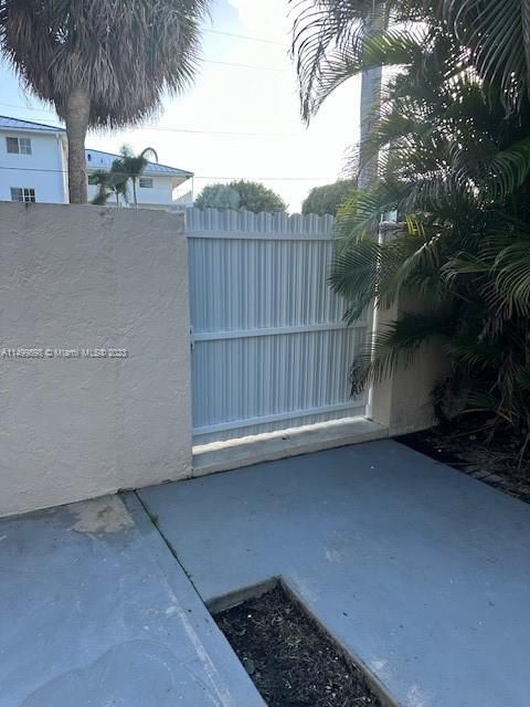 Recently Rented: $5,000 (3 beds, 3 baths, 2743 Square Feet)