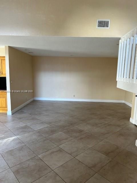 Recently Rented: $5,000 (3 beds, 3 baths, 2743 Square Feet)