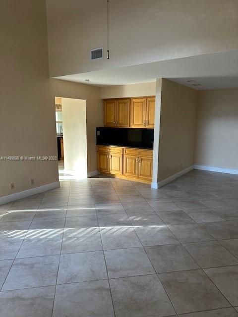 Recently Rented: $5,000 (3 beds, 3 baths, 2743 Square Feet)