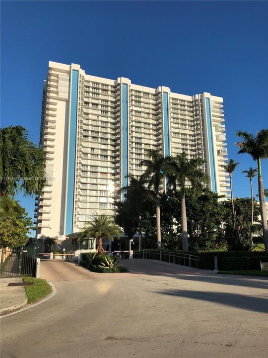 View of the front of Casa del Mar Condominium