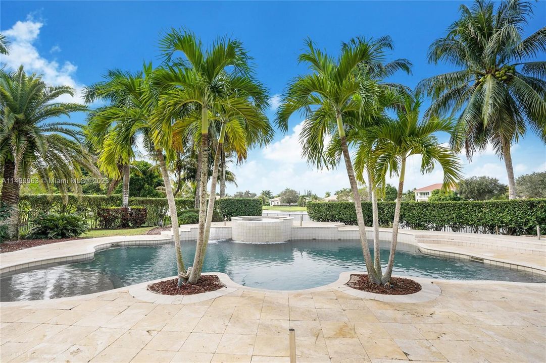 Recently Sold: $2,495,000 (5 beds, 7 baths, 6208 Square Feet)