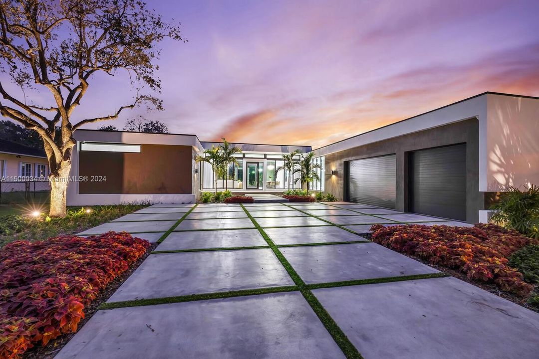 Recently Sold: $4,825,000 (7 beds, 7 baths, 5375 Square Feet)