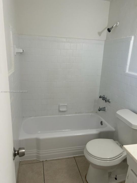 Recently Rented: $1,400 (1 beds, 1 baths, 500 Square Feet)
